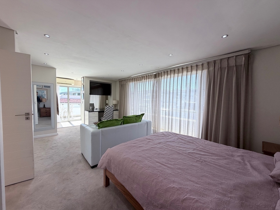 7 Bedroom Property for Sale in Bloubergstrand Western Cape